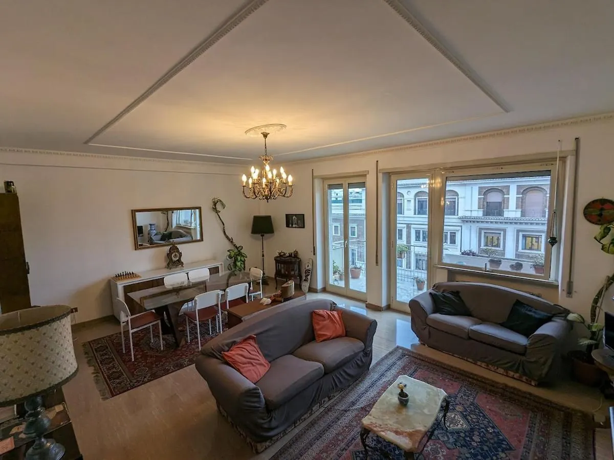 Spacious Apartment In City Centre Řím
